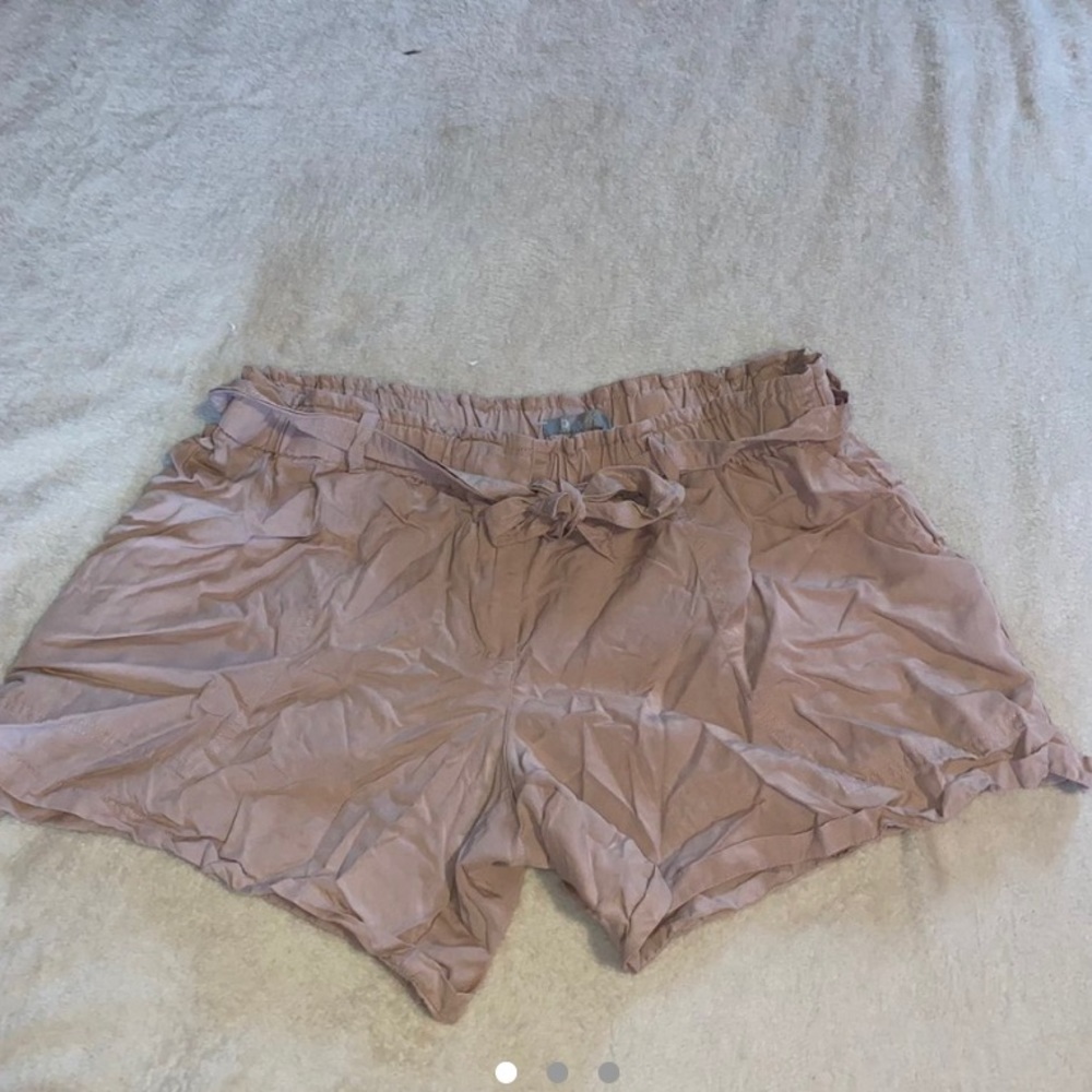 Light pink shorts with tie